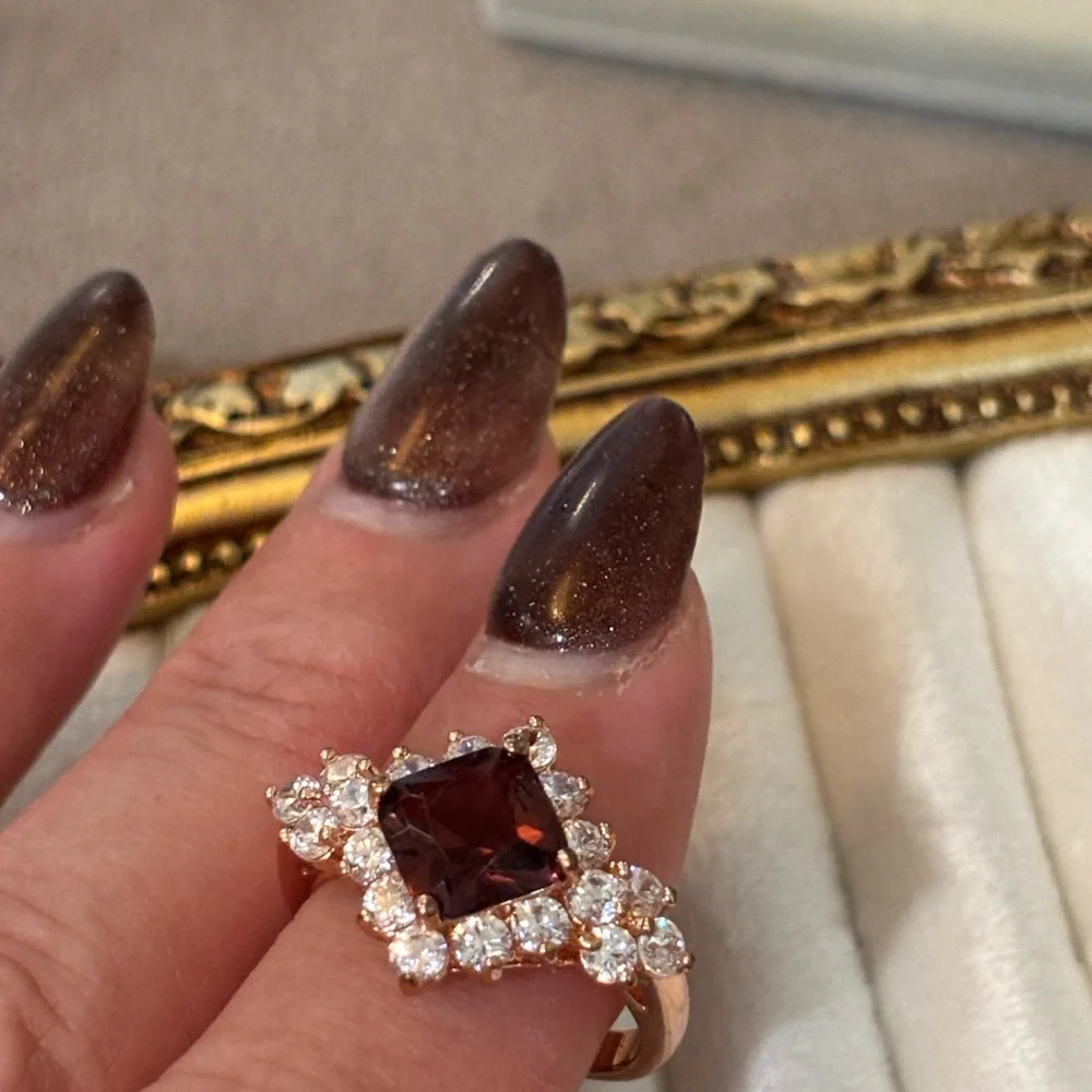 Elegant Purple Halo Ring with Clear Stone Accents and clover ๐ corners 6.5 NWOT - Picture 1 of 11